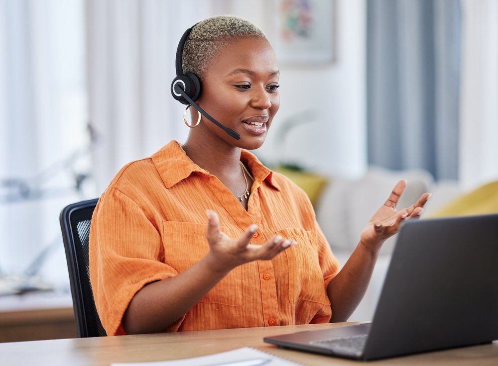 Remote customer service: A picture showing a customer call centre 
